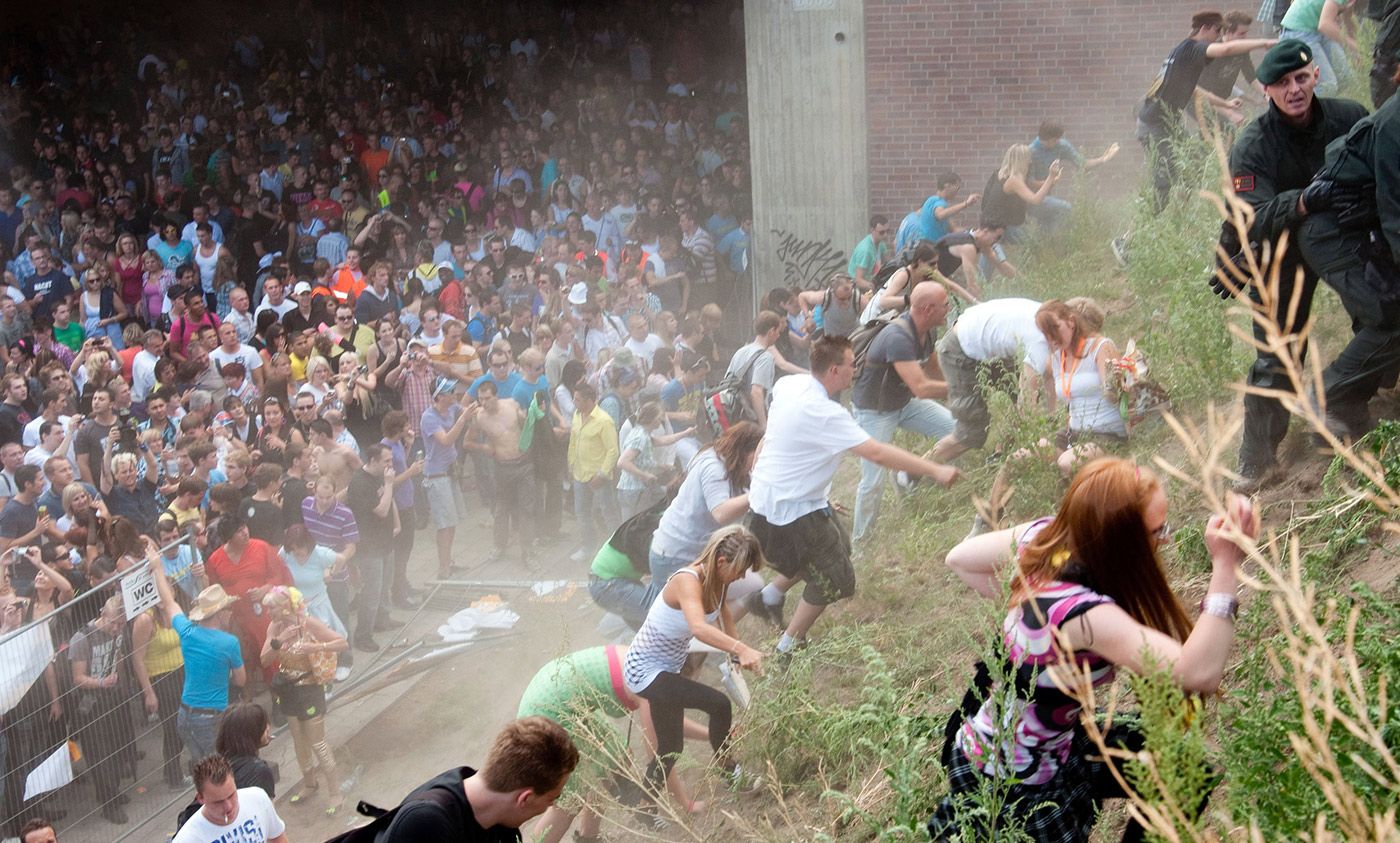 Can a physics of panic explain the motions of the crowd? | Aeon